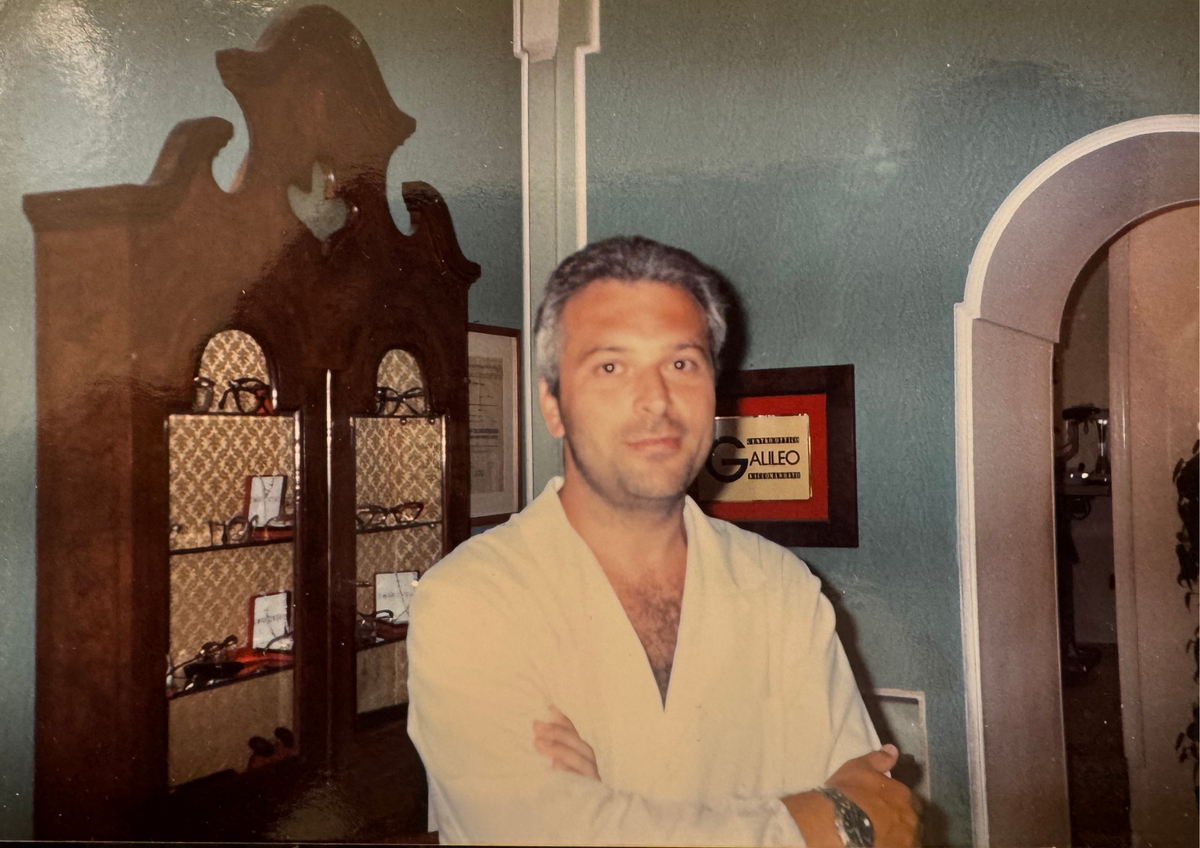 Il padre di Vasco al lavoro in negozio