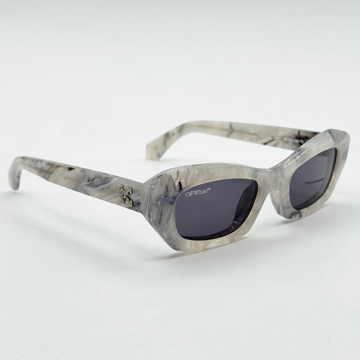 Off-White OERI092 marmo grigio — Tre quarti