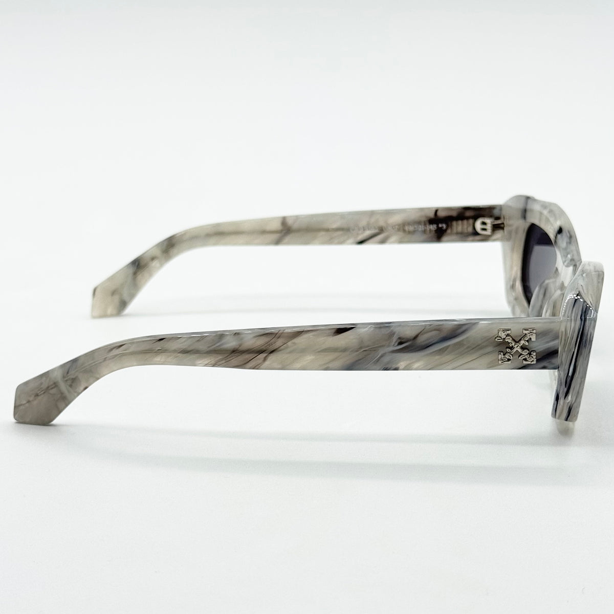 Off-White OERI092 marmo grigio — Fianco