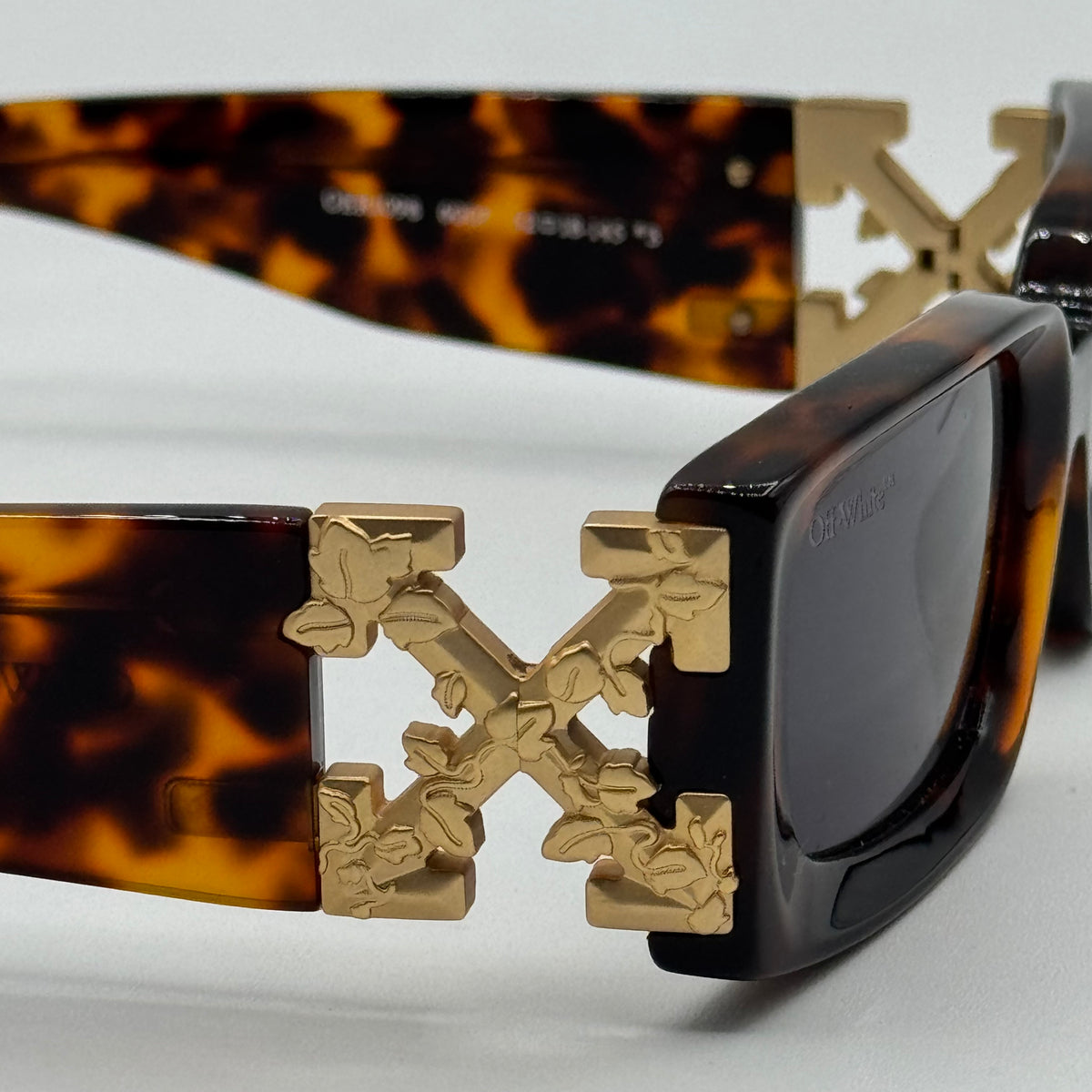 Off-White OERI098 — extra