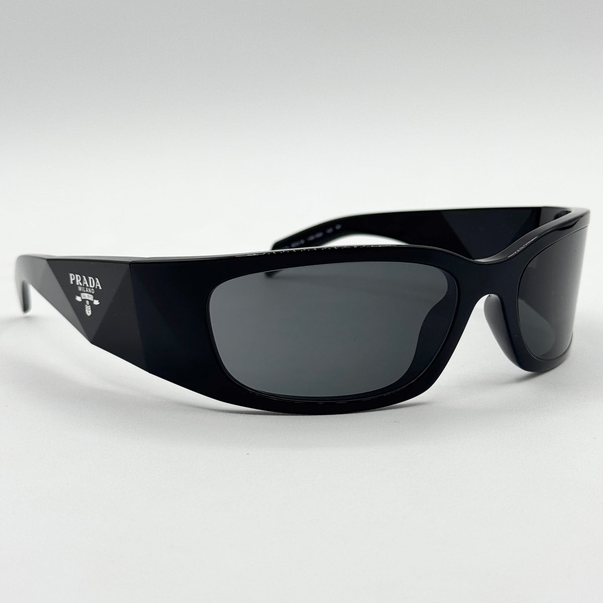 Prada SPR A14 — Tre quarti
