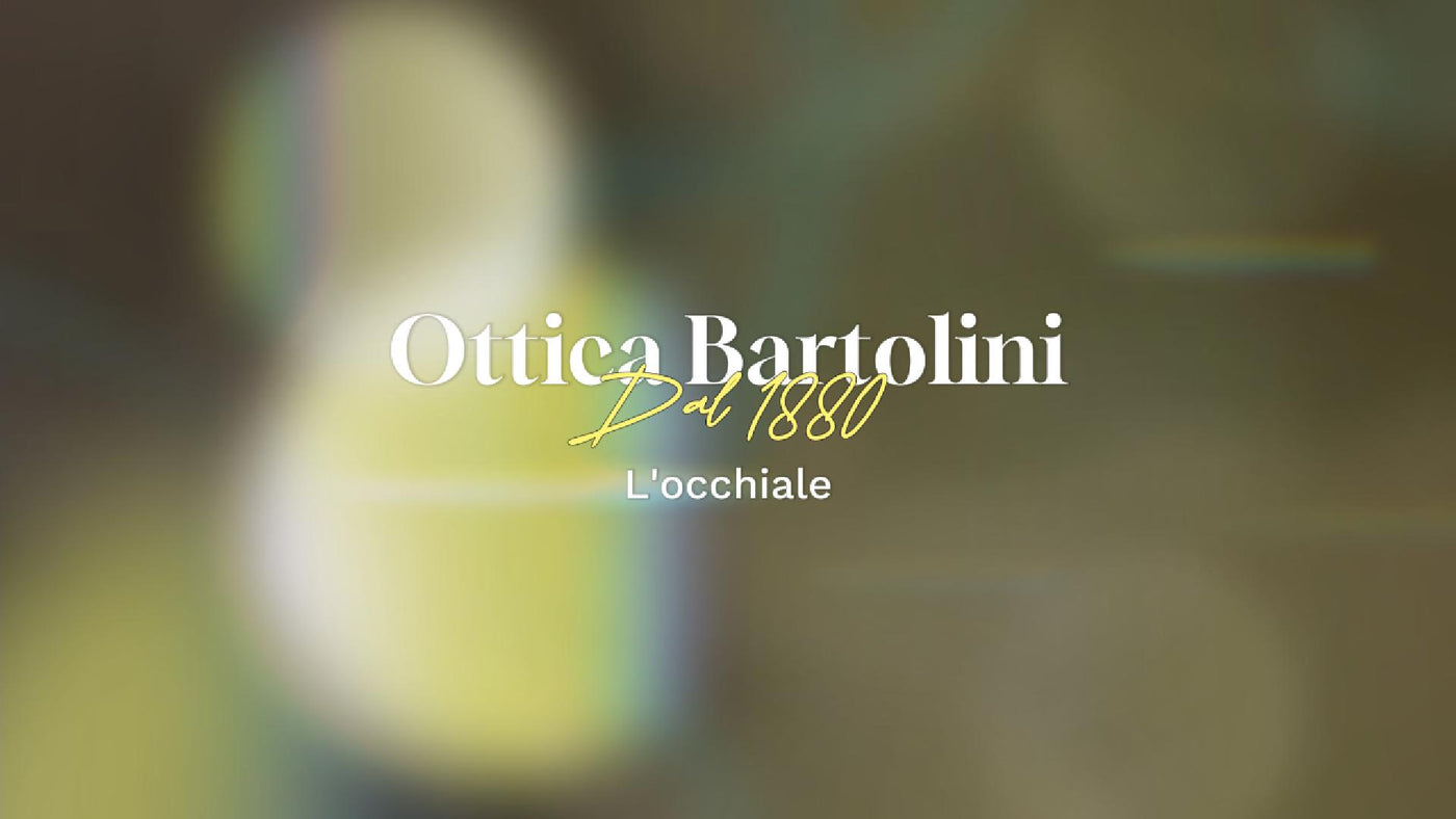 Le mani al banco: la montatura da vicino